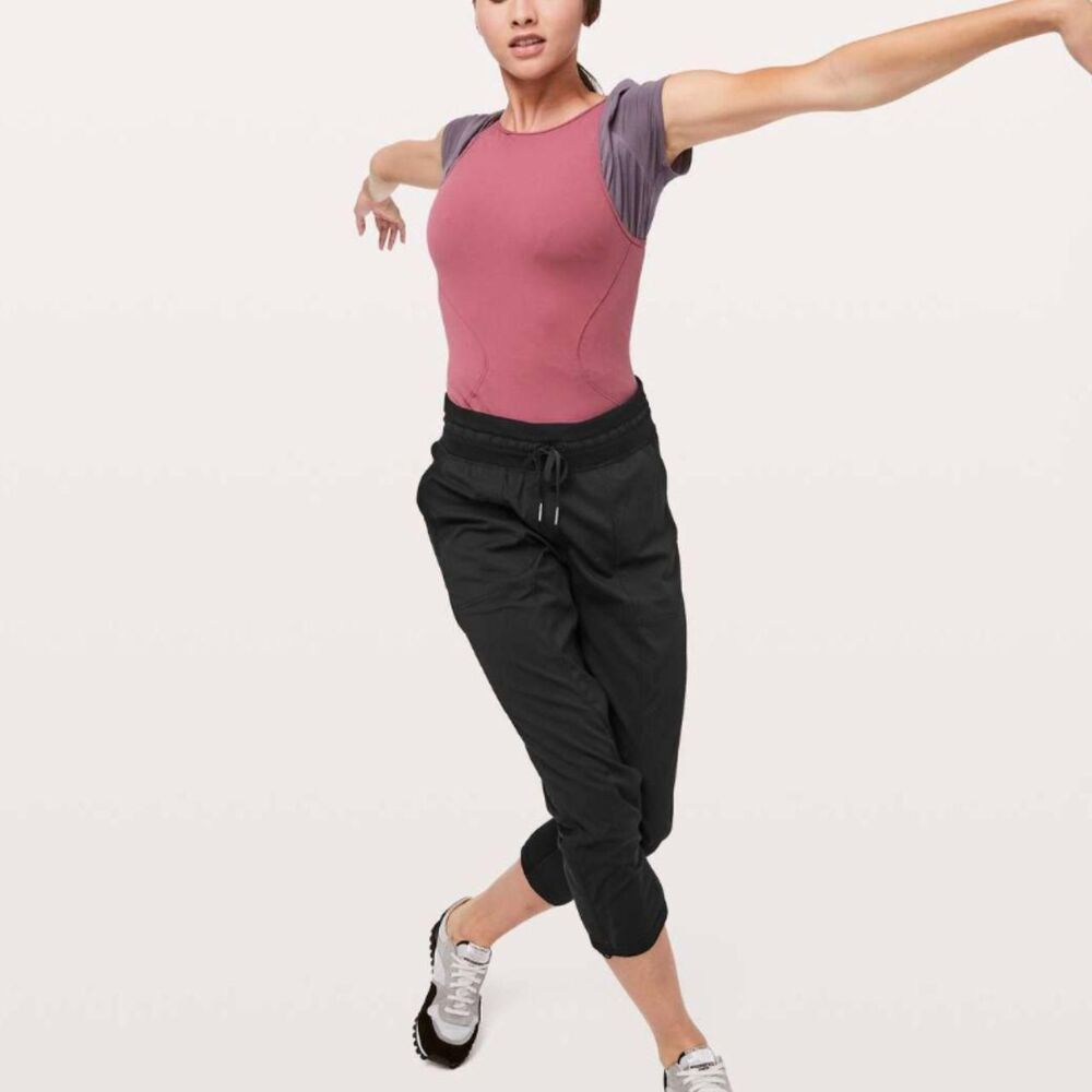 Lululemon Dance Studio Crop *25" in Black - Size 6